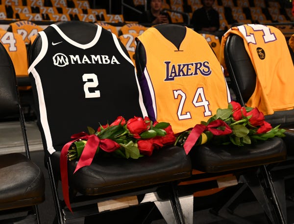 Two empty seats at the Staples Center are adorned with roses to mark the deaths of Kobe Bryant and his daughter Gigi.