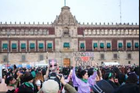 This is a picture that represents the march in Mexico against the femicide.